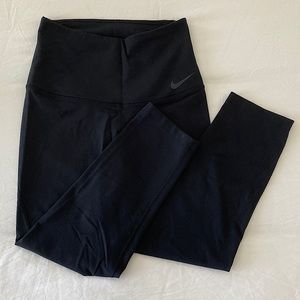NIKE Hight-Waisted Leggings Dri-Fit